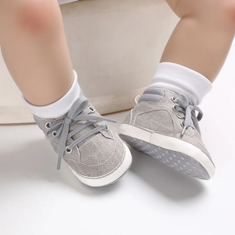 Новинка; повседневная детская обувь; однотонная обувь средней высоты на нескользящей мягкой подошве с кружевом спереди и верхом из искусственной кожи; обувь для малышей - Цвет: Gray