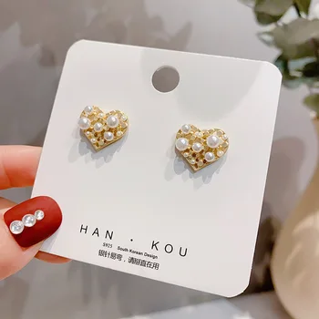 

Heart Pearl Earrings Women's Simple Normcore Style Pearl Earrings New Style Online Celebrity Ornament