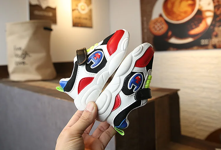 Fashion Explosion Children's Sports Shoes Spring and Autumn New Boys Casual Shoes Breathable Girls Net Red Bear Shoes