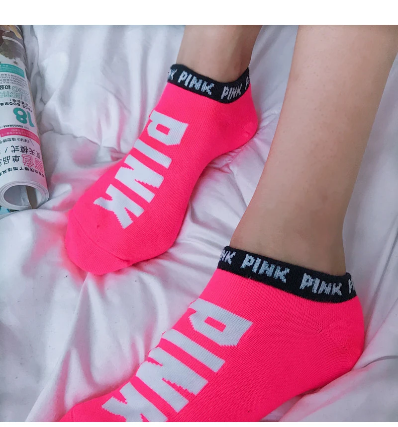 

2020 women pink socks ladies football socks vs cheerleading team pink sports socks street Harajuku style cute girl boat socks