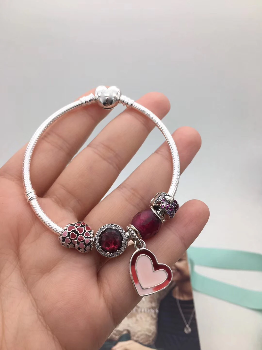 

Kristie Shop Quality 1:1 100% 925 Sterling Silver Original Charm Red Clasp Heart Print Beaded Bracelet Free Shipping