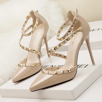 

2019 New Simple Sexy Nightclub Stiletto High Heel Shallow Heel Shallow Mouth Studs Hollow Word with Single Shoes stiletto C12-62