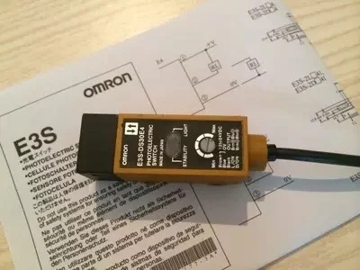 Фотоэлектрический сенсорный выключатель E3S-DS30E4