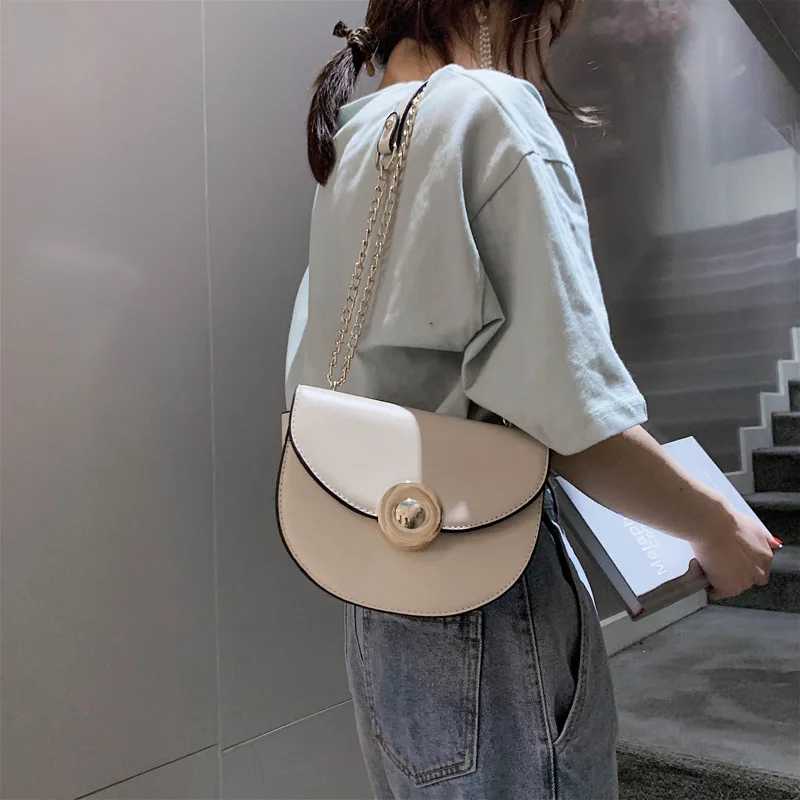 

2019 new fashion simple semicircular bag single shoulder oblique satchel Korean version chain 100 retro bag