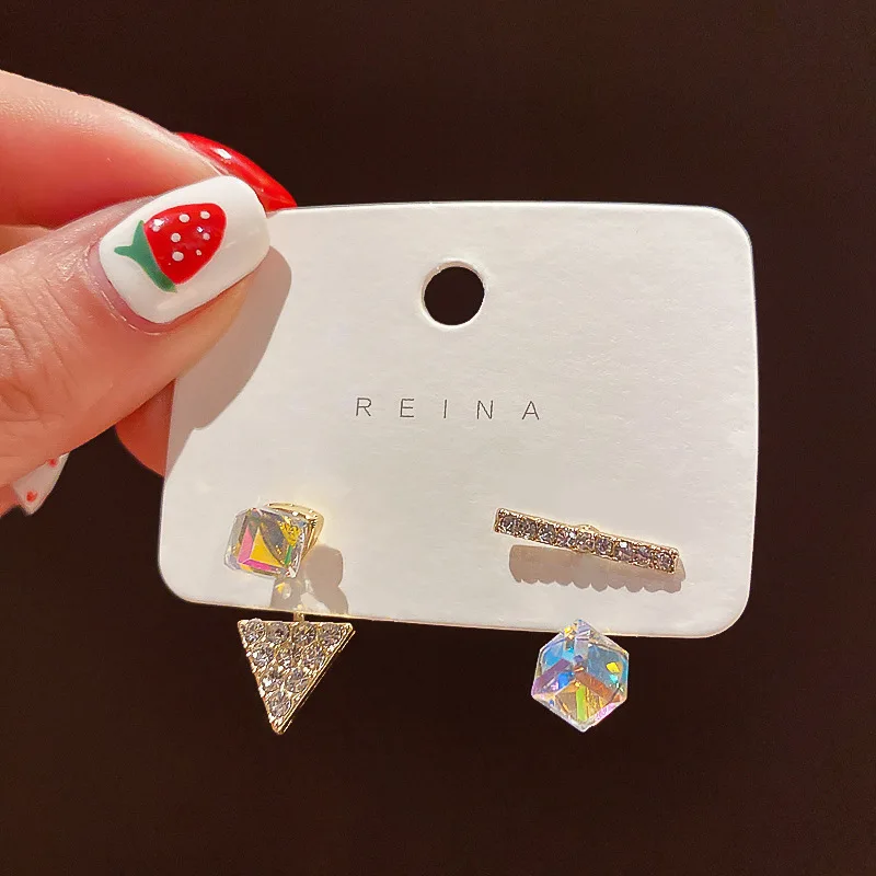 

Asymmetric Stud Earings For Women Gift Fashion Jewlery 2020 Small Square Rhinestone Ear Ring Accessories Bling Zirconia Jewelry