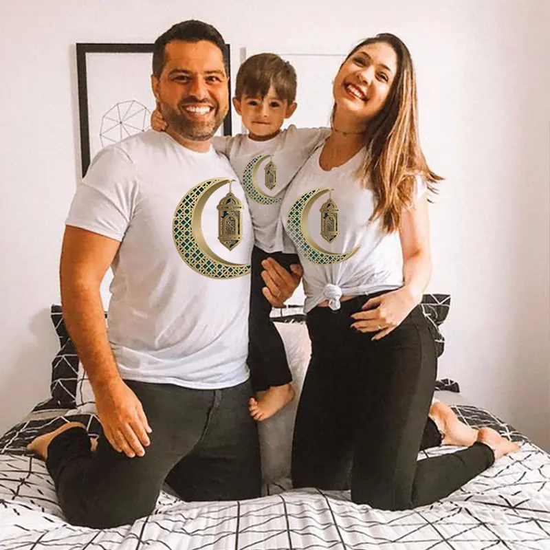 Camisetas familiares para papá mamá y yo, camiseta de Ramadán para padres e hijos, ropa musulmana Para Familia, estampado de Luna Eid Mubarak para niños y niñas