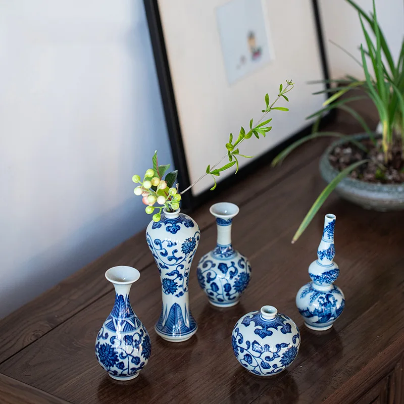 Jingdezhen Chinese blue and white Japanese Zen ceramic tabletop vase flower vase hand-painted decorative ornament gift 4