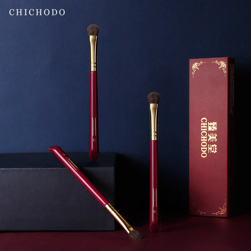 Кисть для макияжа CHICHODO роскошная серия красных роз высококачественная кисть