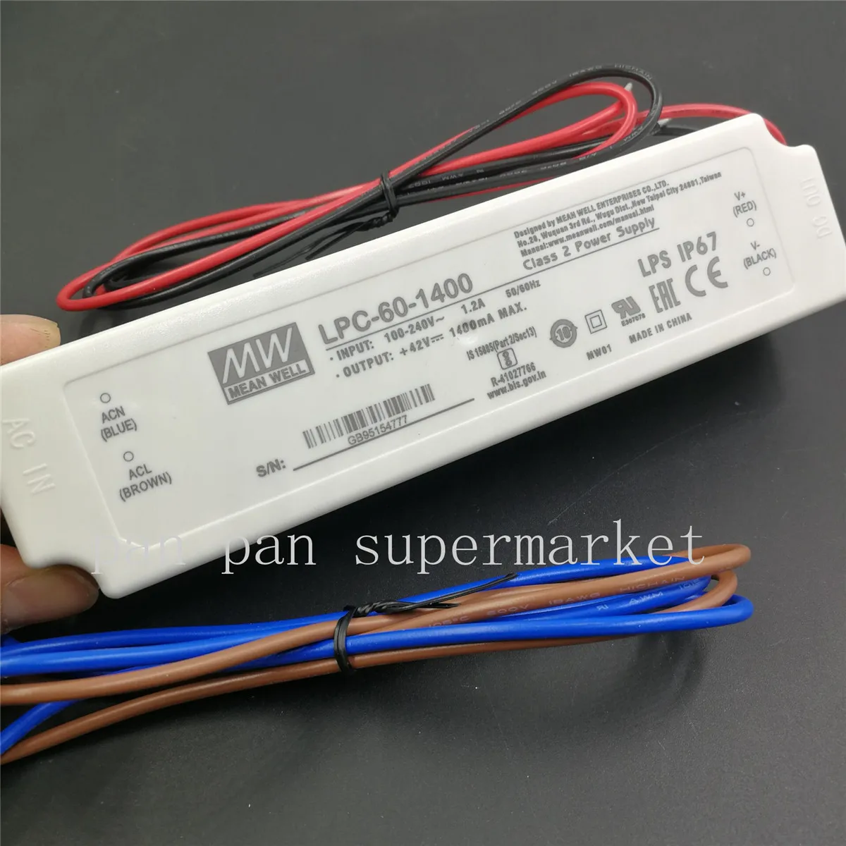 Meanwell LPC-60 постоянного тока 42VDC 1400mA Светодиодный источник питания водонепроницаемый драйвер для светодиодной ленты