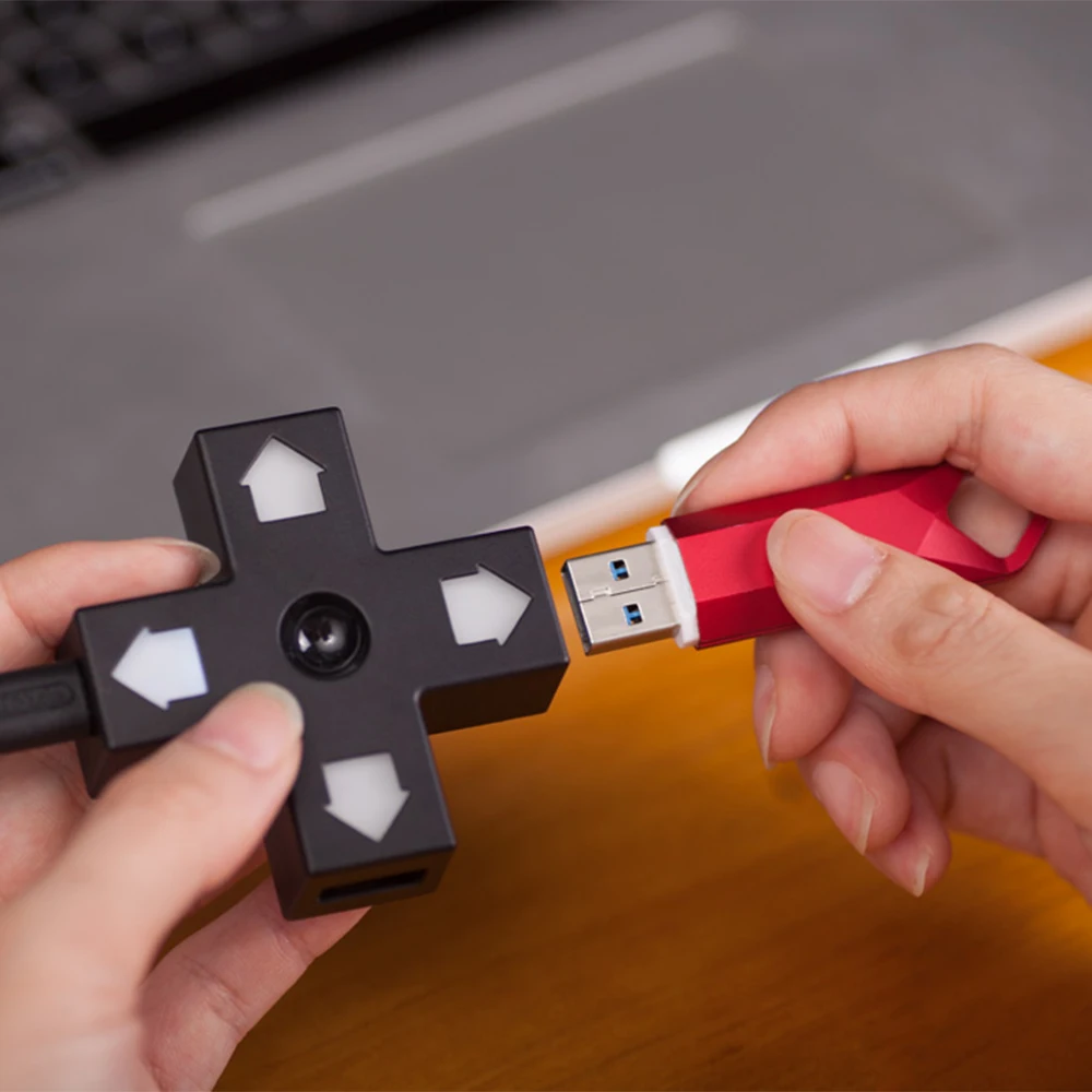 

8BitDo Dpad USB hub Dpad HUB 1 input 3 USB Charge Ports 2.0/1.1 Directional pad shaped Hub