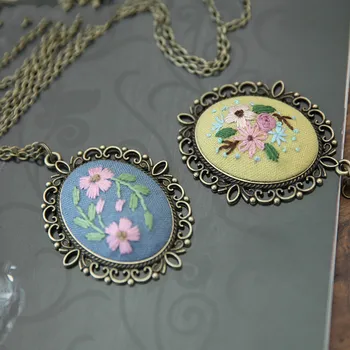 

DIY Pre-Printed Embroidery Beginners Set Needlework Floral Pattern Cross Stitch Kit with Embroidery Necklace Hoop Archaistic