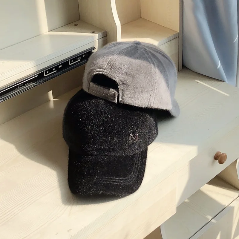 Winter Ladies Fur Ball Hat Letter M Baseball Cap Retro Sports Caps Women Curved Fitted Washed Vintage Hat