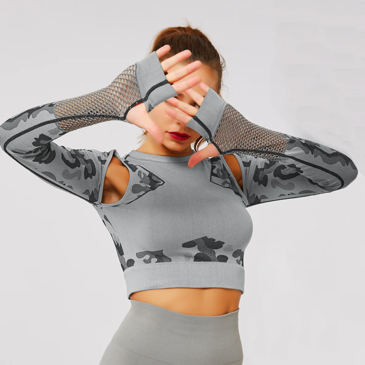 Женское Бесшовное Облегающее с длинными рукавами для йоги быстросохнущая футболка для йоги с вырезами сексуальный топ для йоги с длинными рукавами Женский Камуфляжный спортивный топ для йоги