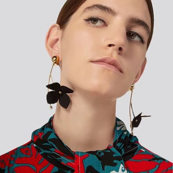 

Best lady Elegant Cute Flowers Earrings Korean Fashion Jewelry New Wedding Holidays Red Black Plant Pendants Dangle Earrings