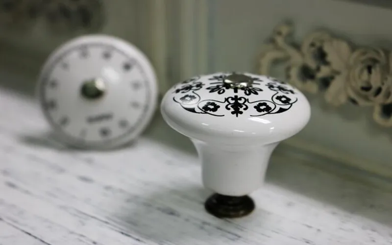 Paris Design ceramic knob Paris Clock antique bronze porcelain handle 38mm retro furniture handle 32mm round knob 2pcs free shipping ceramic knob Paris Clock antique bronze porcelain handle 38mm retro furniture handle 32mm round knob   Wholesale 38mm retro furniture handle,38mm retro furniture handle factory,discount 38mm retro furniture handle,durable 38mm retro furniture handle