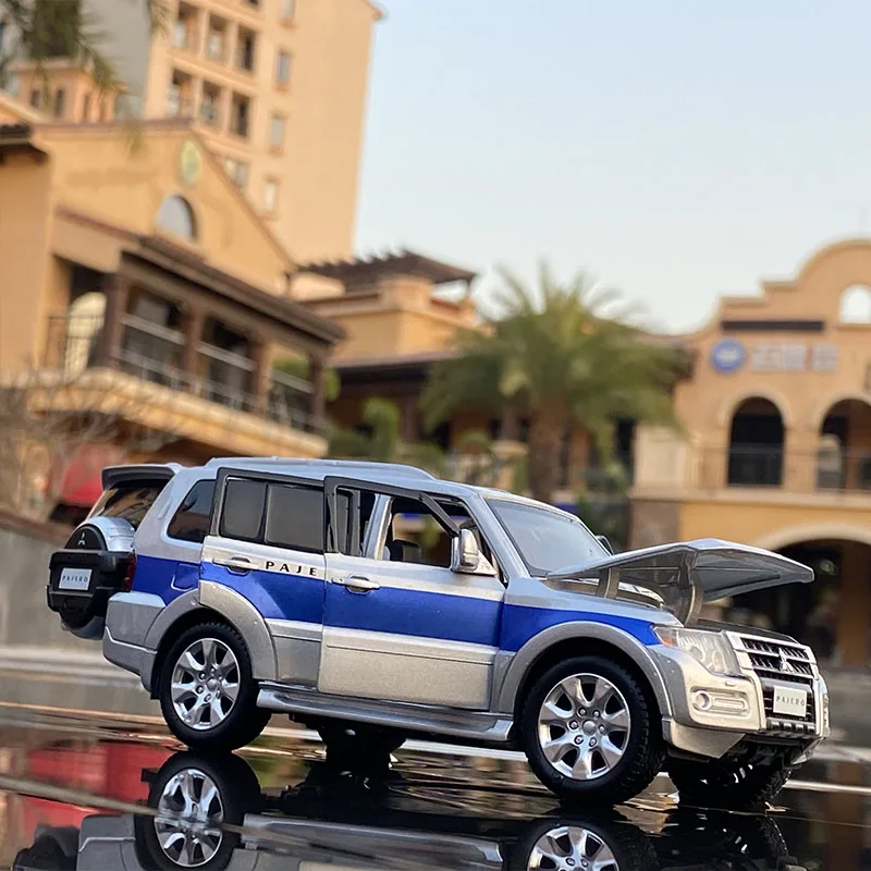 1:32 Mitsubishis PAJERO SUV Alloy Car Model Diecasts Metal Toy Off-road Vehicles Car Model Collectible Simulation Childrens Gift 5
