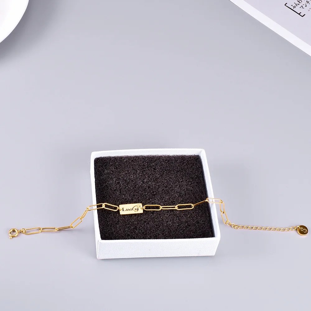 15882338730_779867823