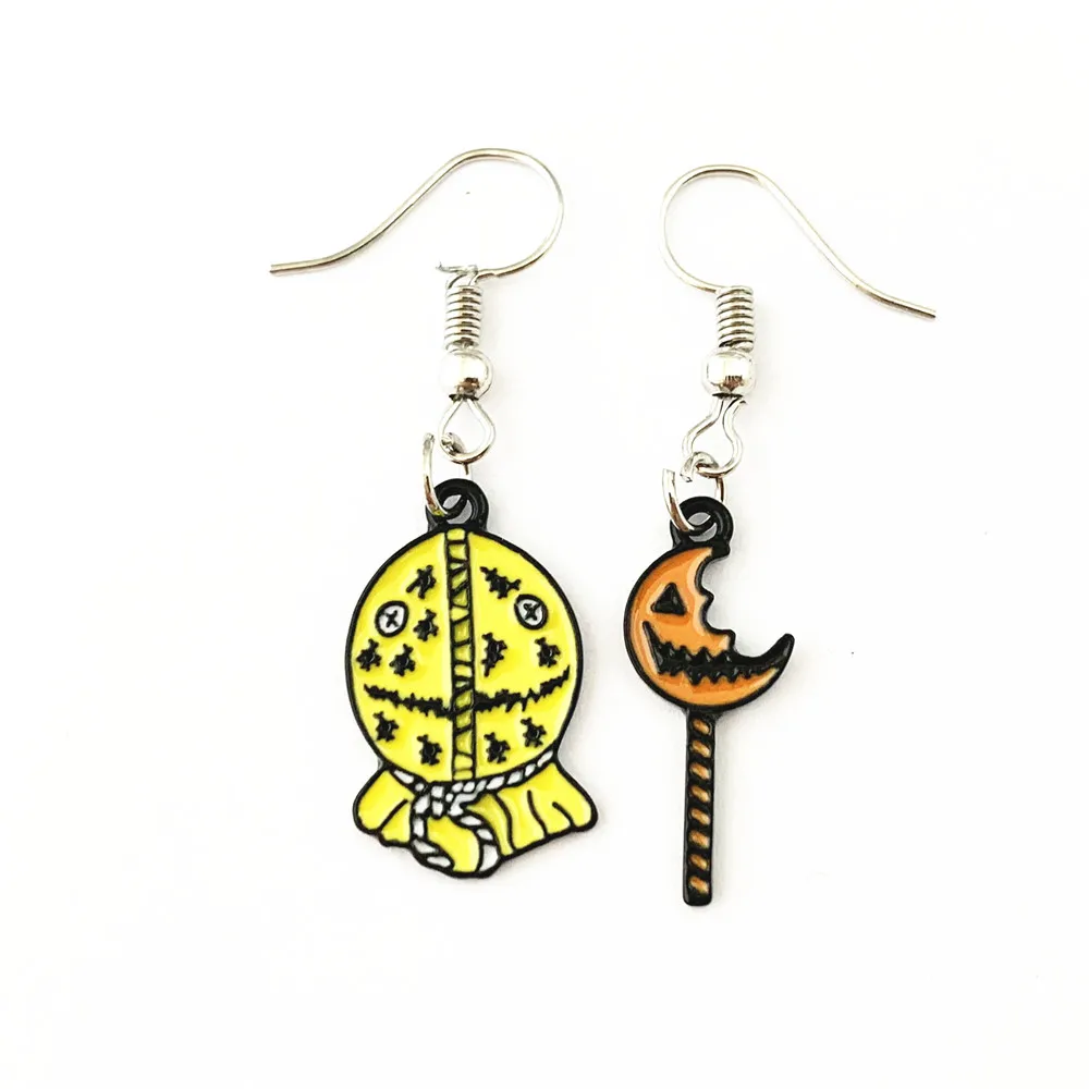 

1pair a lot Annabelle Conjuring Captain Spaulding Hellraiser Leatherface Sam Doll Trick or Treat Saw Horror Earrings XXGKAA01