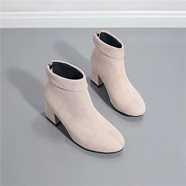 Женская зимняя обувь; сезон осень-зима; ботильоны на квадратном каблуке; botas feminina; модные ботинки из флока на молнии; Coturno Feminino