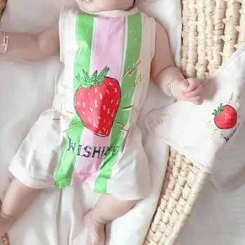 

baby new 2020 summer noble crown strawberry hat jumpsuit + saliva towel + hat Three-piece suit