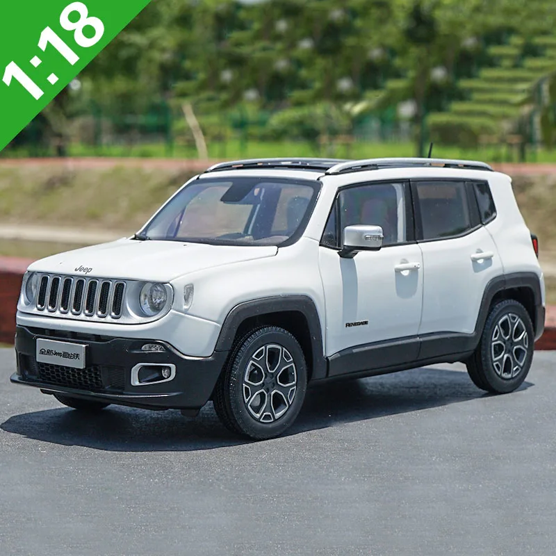 Коллекционная металлическая модель автомобиля внедорожника Renegade Cherokee белого и