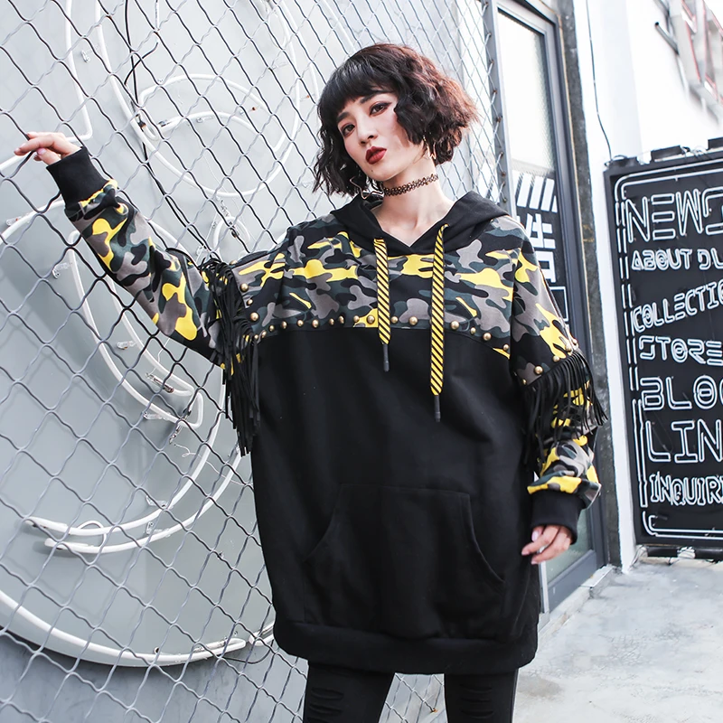 [EWQ] Spring Autumn New Hooede Collar Long Sleeve Tassel Pockets Print Camouflage Vintage Loose Sweatshirt Women AH26901 - Цвет: black