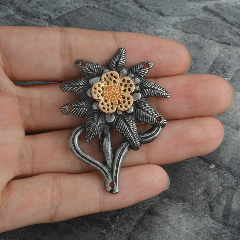 

Enthusiast Edelweiss Mountain Troops Badge WWII German Army Elite Cockade Pin Vintage Icon Pin Badge for Hat Gift for Military