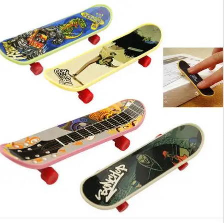 Cute Mini Finger Skateboard Fingerboard Stents Scrub Finger Scooter Skate Boarding Classic Game Boys Favor  Cute Party Gift 2