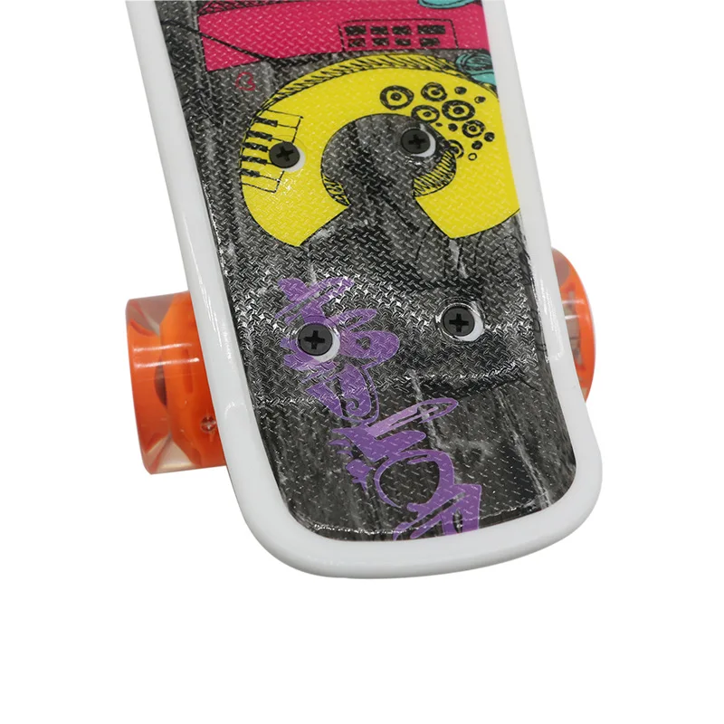 Manufacturers Direct Selling Four Wheel Skateboard Beginners Teenager Highway Skateboard Adult Night Light Skateboard Hand Flash