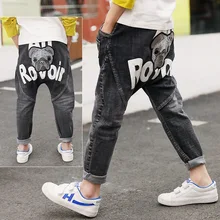 Детская одежда в Корейском стиле; коллекция года; сезон весна; джинсовые брюки для мальчиков с героями мультфильмов; Слаксы; стиль; модные детские брюки