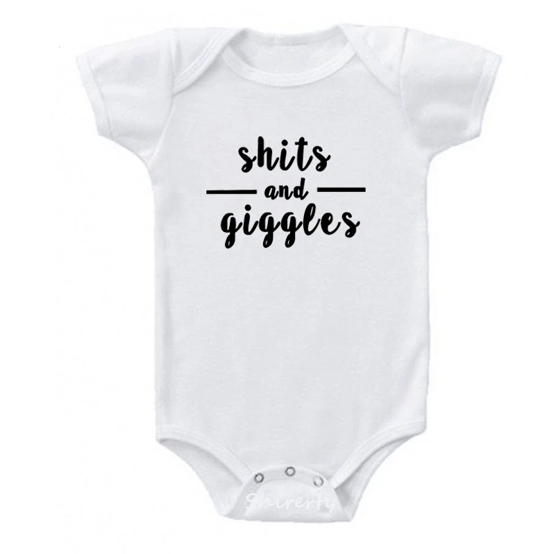 Боди для малышей с надписью «Shit AND GIGGLES»; белые детские комбинезоны с короткими рукавами; летняя хлопковая одежда для малышей; Одежда для мальчиков и девочек