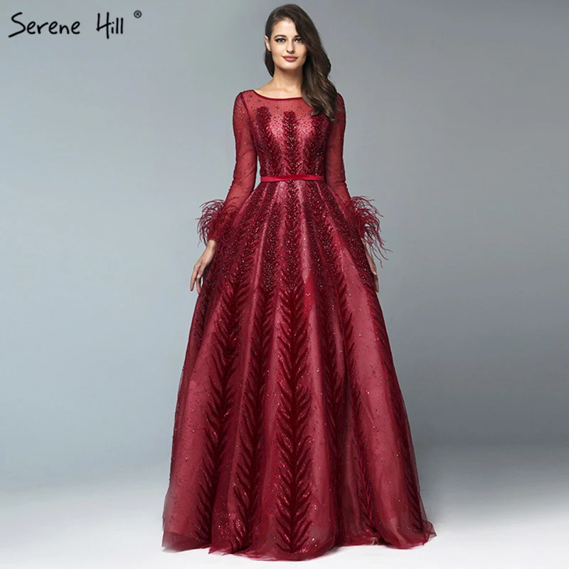 Роскошные вечерние платья винно-Красного цвета в Дубае, вечерние платья с длинными рукавами, украшенные перьями и кристаллами, Serene Хилл LA70013