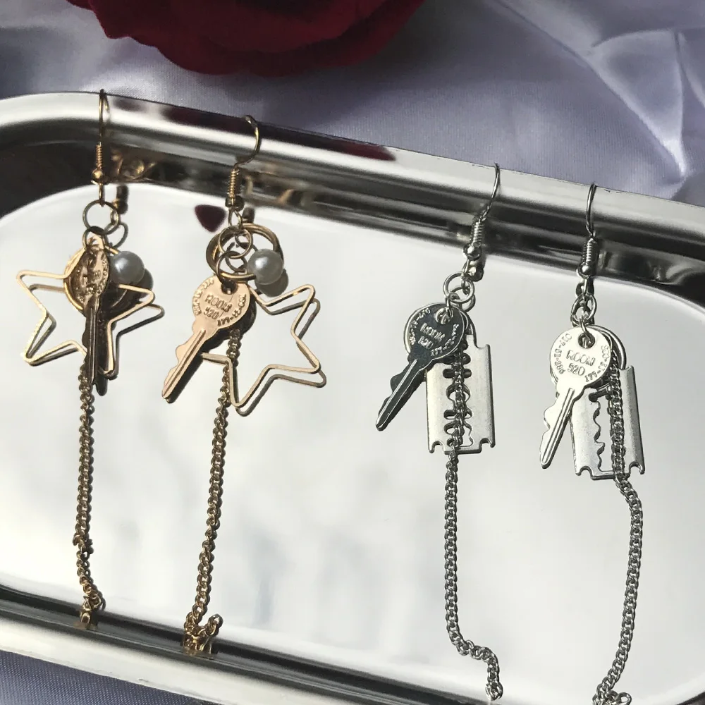 

Exaggerated Hiphop Long Tassel Gold Silver Hollow Out Star Blade Keys Shape Drop Earrings Women Fashion Pearl Vintage Earrings