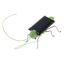 Gafanhoto movido a energia solar. Apenas coloque no sol e veja as pernas balançando e balançando