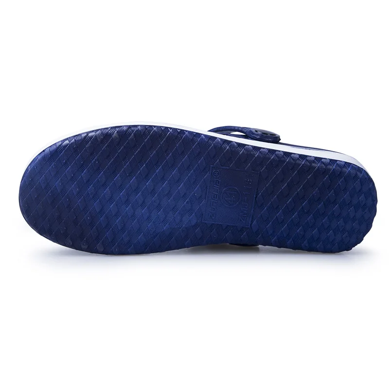 Men Clogs Slip on Water Shoes Casual Summer Garden Clog Classic Shoes Comfort Garden Anti Slip Beach Sandals