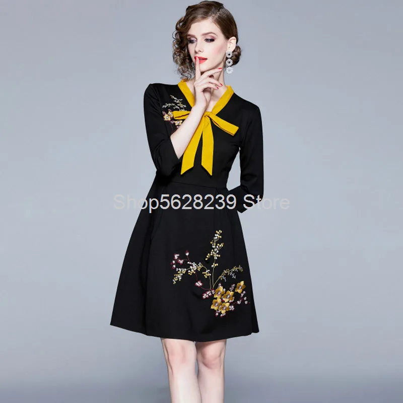 

2020 Pack Embroidery Lace Collar Slim Fit Waist Seven Points Sleeve Backing A Word Dress