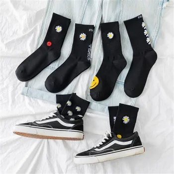 

2020 New Fashion G-Dragon Embroidery Daisy Same paragraph Cotton Socks Flower Happy Socks Women HipHop Skateboard Unisex socks