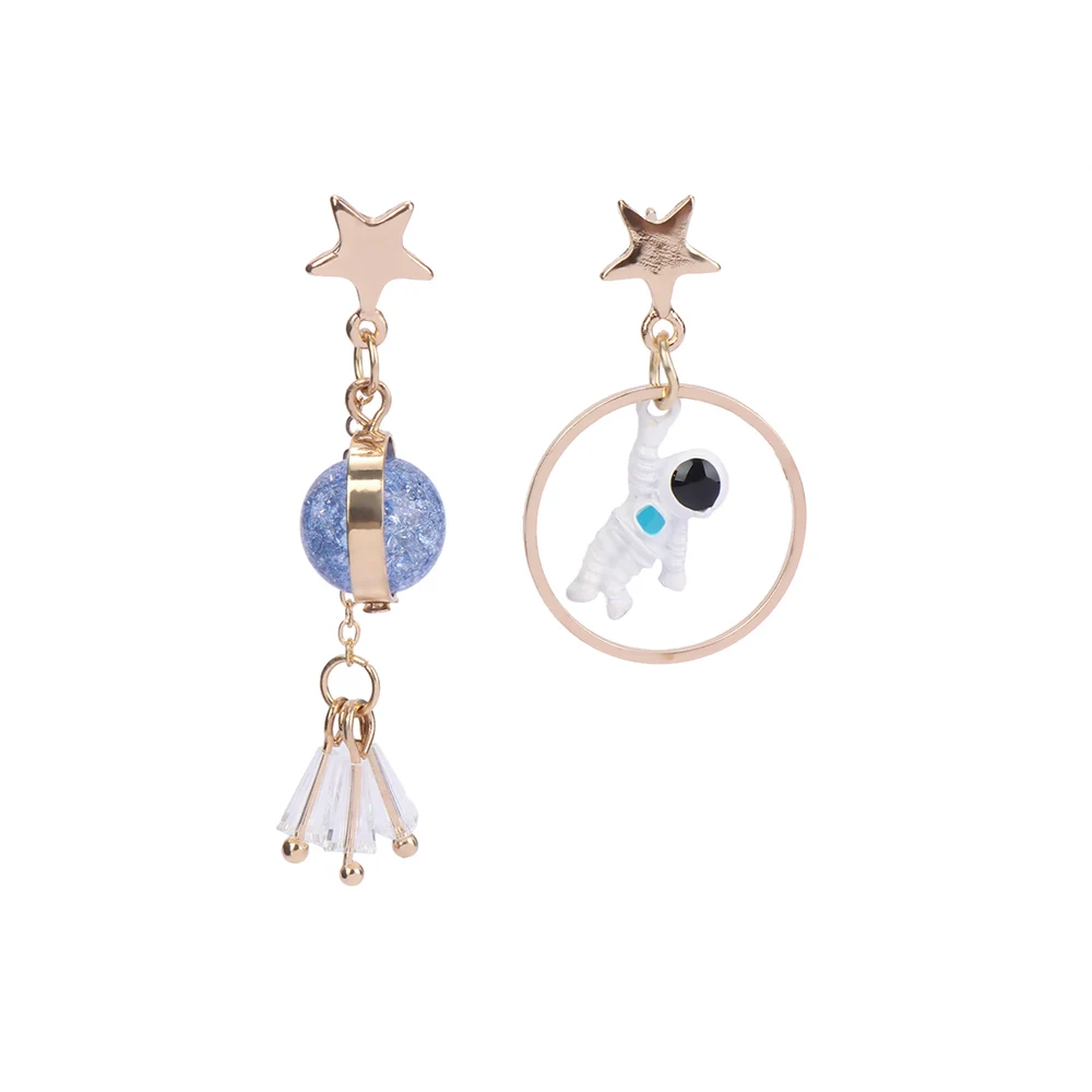 

Creative Fun Space Star Asymmetrical Planet Series Astronaut Stud Earrings for Women Fashion Party Ear Jewelry Gifts