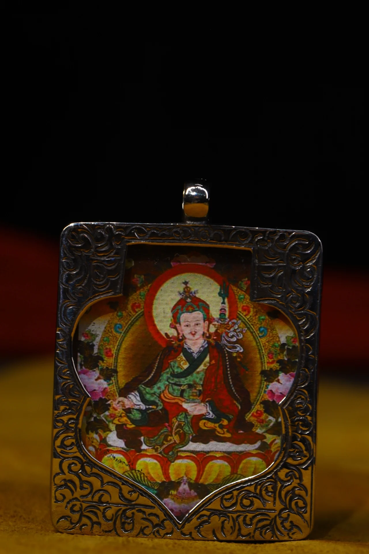 

2"Tibetan Temple Collection Old Bronze Gilt silver Hand drawn thangka Padmasambhava Thangka Pendant Amulet Town House Exorcism