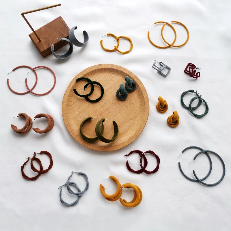 

Fashion Jewelry Hoop Earrings Hot Selling Autumn Winter Design Metal Geometric Round Warm Velvet Earrings For Women Jewelry Gift