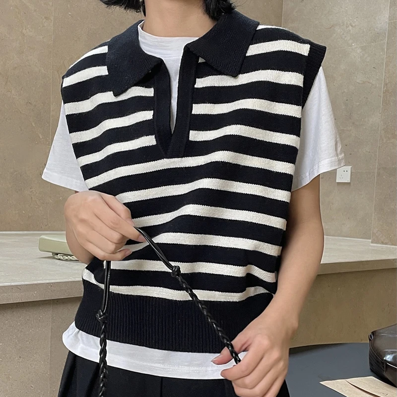 

Spring and autumn women's casual striped lapel knitted vest