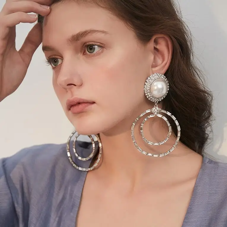 

Timeless Wonder Stunning Crystal Pearl Circle Clip Earings Women Jewelry Statement Punk Runway Non Pierced Gothic Designer 6324