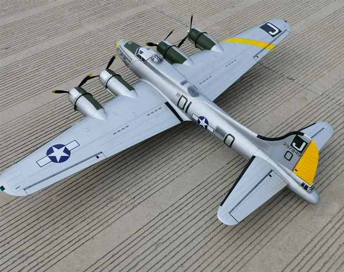 b 17  ラジコン飛行機 通販で買ったB-17 メンフィス・ベル ラジコン飛行機を飛ばして