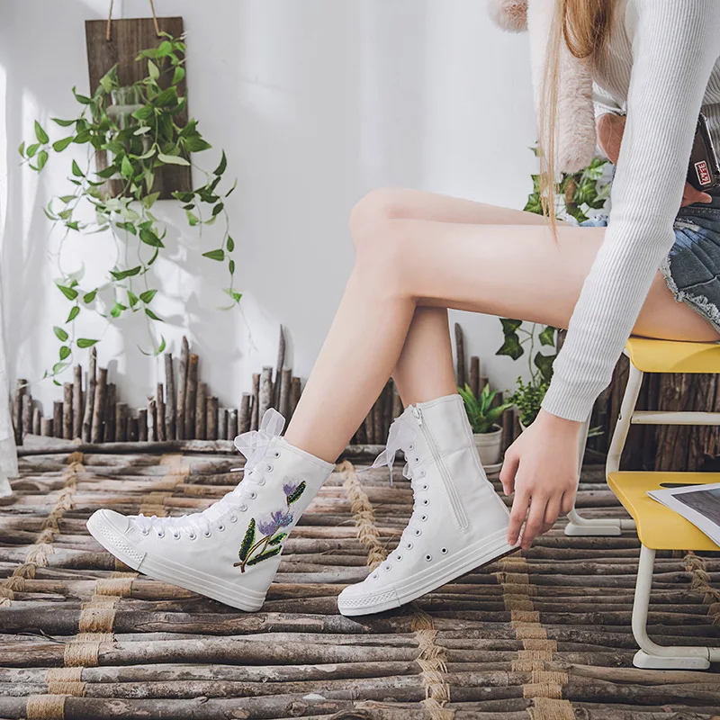 

Fashion boots women Canvas Shoes Embroidered flats sneakers white black High boots casual shoes woman Breathable lady Boots Size