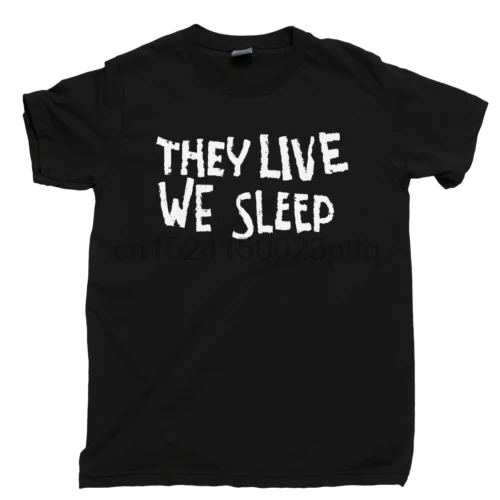 Футболка с надписью The Live We Sleep |