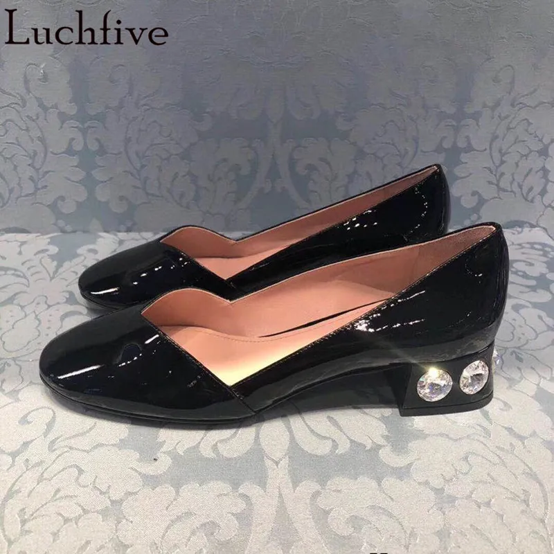 Black leather Милые блестящие женские туфли-лодочки; туфли на низком каблуке с шипами и стразами; женские слипоны с круглым носком и блестками; Zapatos De Mujer - Цвет: Black leather