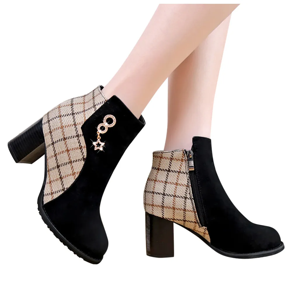 Клетчатые сапоги купить. Ботинки с шотландской клеткой. Dr martens клетка. Обувь под клетчатую обувь. Клетчатые ботинки женские.