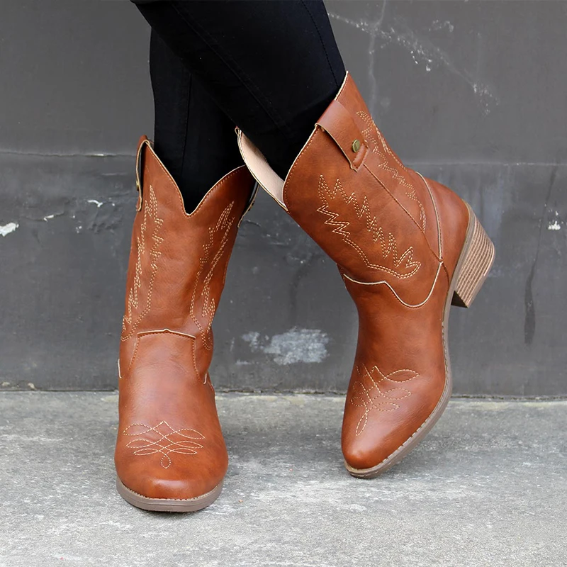 Ceny Kobiety klasyczne haftować kowbojki z dalekiego zachodu panie średnie obcasy damskie Slip On kobieta w połowie buty ze skórki cielęcej buty damskie Botas Mujer