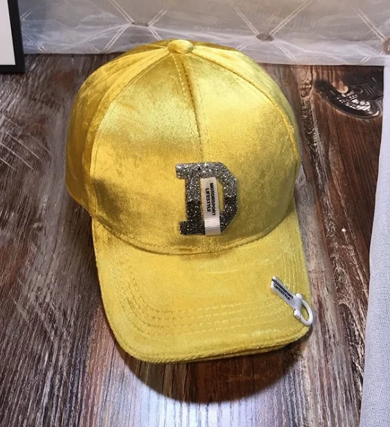 yellow Новая шляпа Женская Корейская версия трендовой дикой моды бейсбольная кепка D буква новая трендовая Стразы бархатная мужская шапка - Цвет: yellow