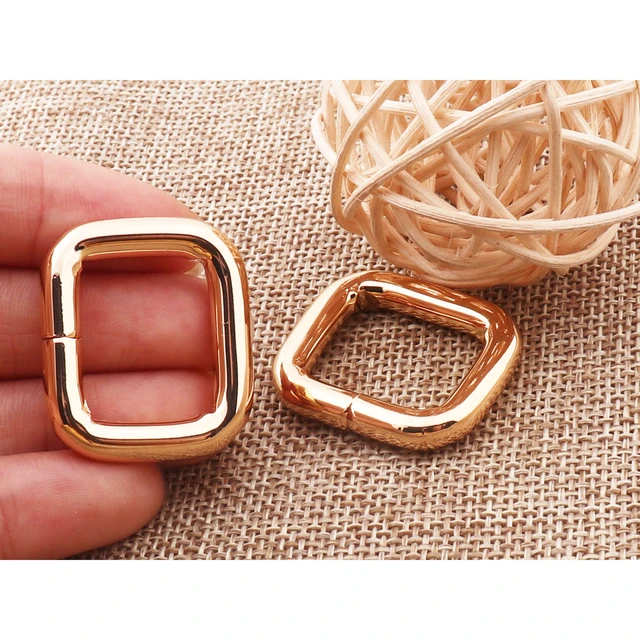 Amazon.com: CRAFTMEMORE 4pcs 1-1/2 inches D Rings Purse Loop Quality  Plating Flat Metal D-Ring for Craft Purse Making Accessories SC79 (1 1/2  Inches, Brushed Brass)